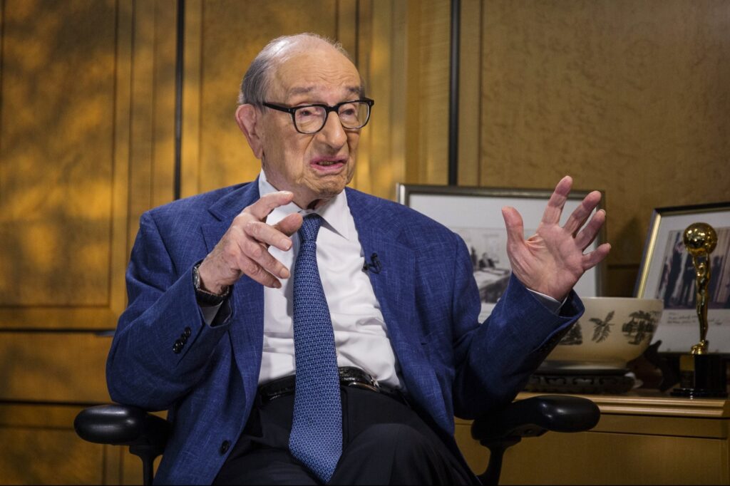 former-fed-chair-alan-greenspan:-us-economic-recession-‘likely’