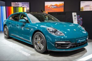 porsche-listed-a-$148,000-car-for-$18,000-by-mistake-—-here’s-what-happened-(no,-they-didn’t-cancel-all-of-the-reservations).