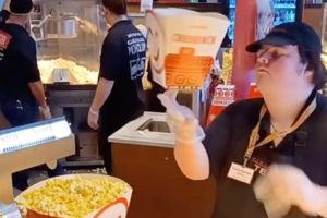 viral-sensation-‘popcorn-guy’-has-earned-a-gig-at-the-2023-oscars