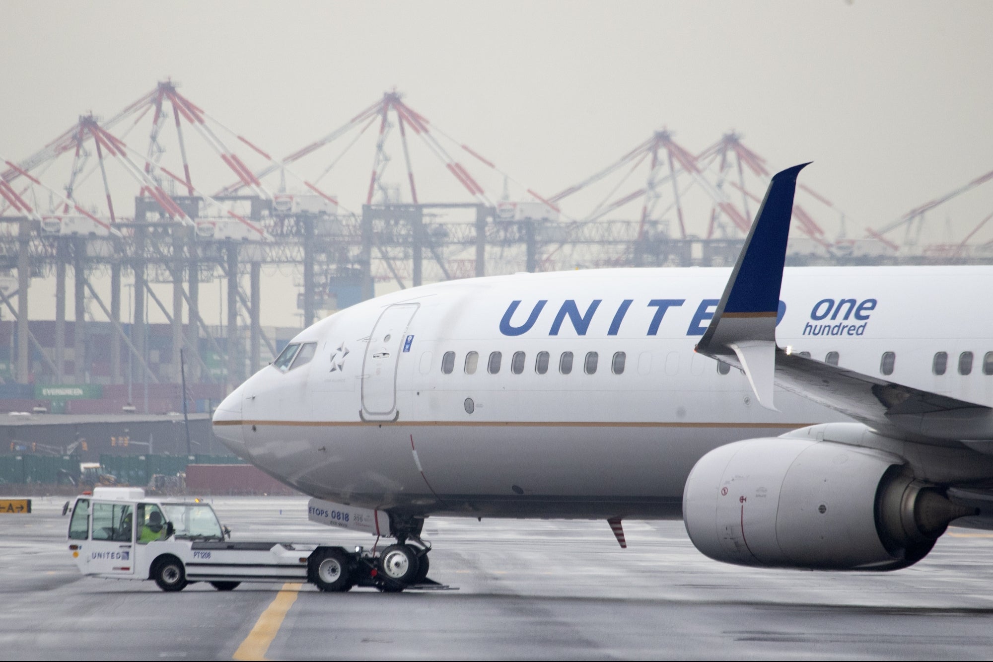 Bomb Threat Found in Bathroom Grounds United Flight in Vermont for Hours