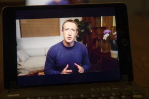 meta-employees-interrogate-mark-zuckerberg-in-town-hall-meeting