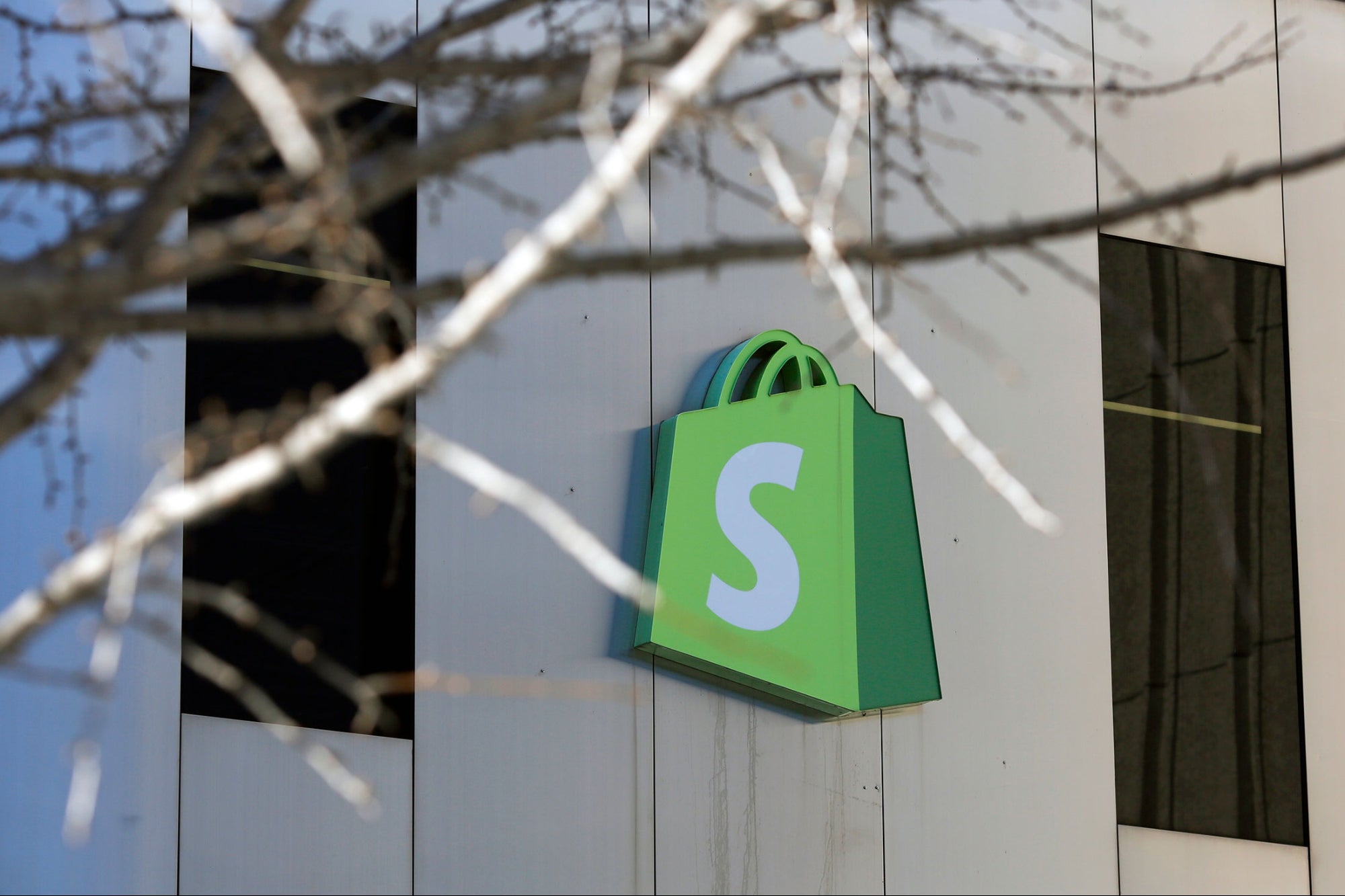 Shopify Is Bringing in the Retail Giants. Here’s What You Can Learn From the Company’s Latest Move.