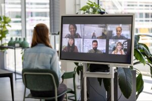 think-your-hybrid-workforce-is-procrastinating?-it-could-be-a-sign-that-you’ve-overlooked-this-critical-management-technique.