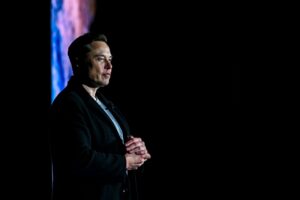 report:-elon-musk-says-twitter-is-valued-at-less-than-half-of-what-he-paid-for-it-just-days-after-sending-frantic-email-to-employees-at-2:30-am.