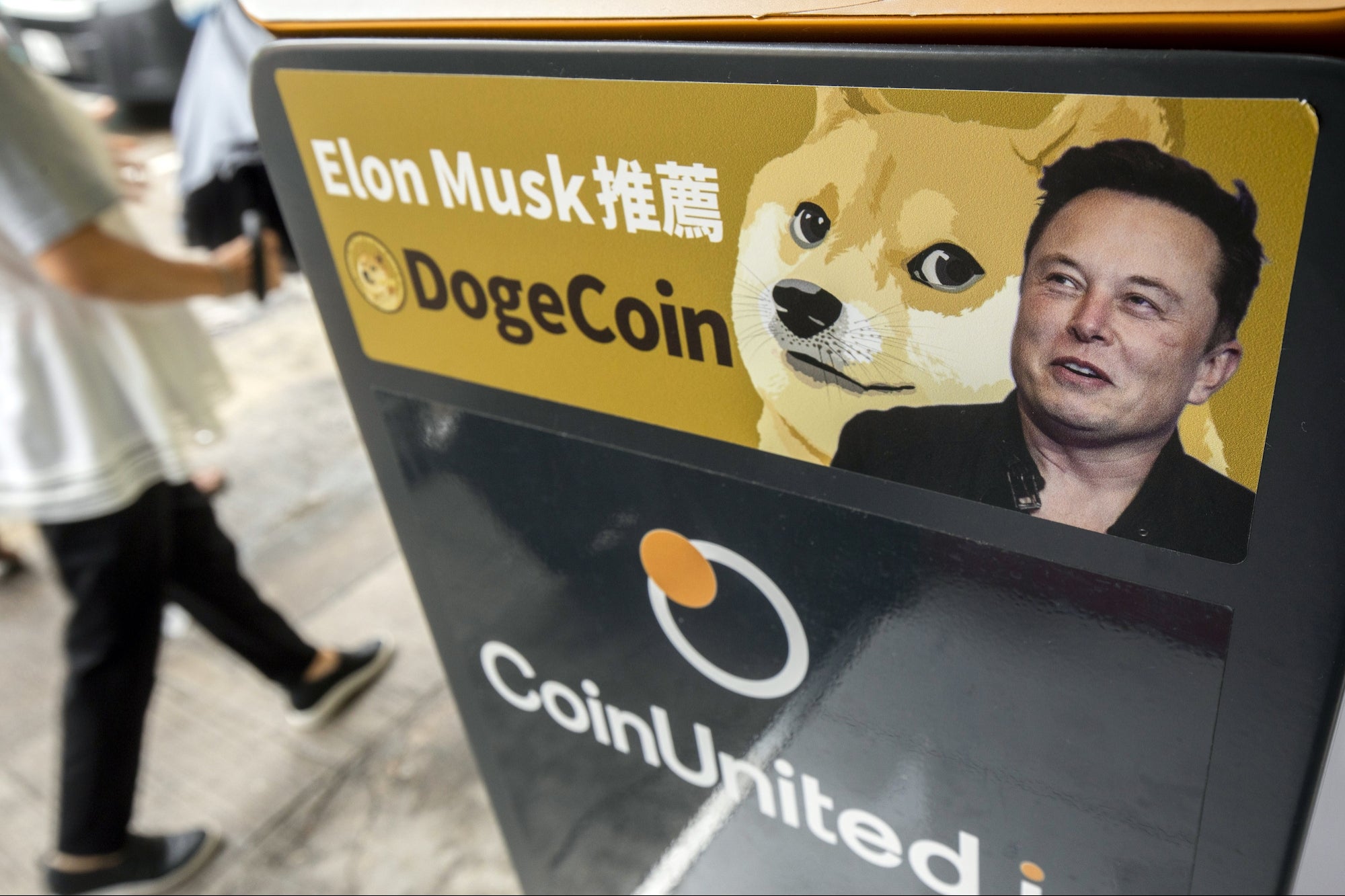 Elon Musk Changes Twitter’s Logo to a Meme Amid Dogecoin Lawsuit