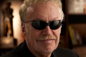 the-extraordinary-career-of-nike-founder-phil-knight-–-biography