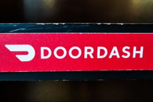 a-doordash-driver-was-caught-stealing-customers’-food-on-camera