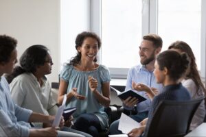 creacion-de-comunidades-de-aprendizaje-en-industrias-de-alta-demanda-en-latinoamerica
