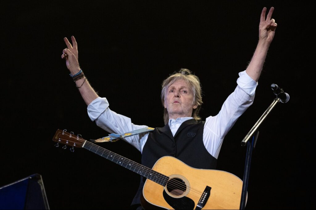 the-beatles-will-release-a-‘final-record’-made-with-ai,-paul-mccartney-says