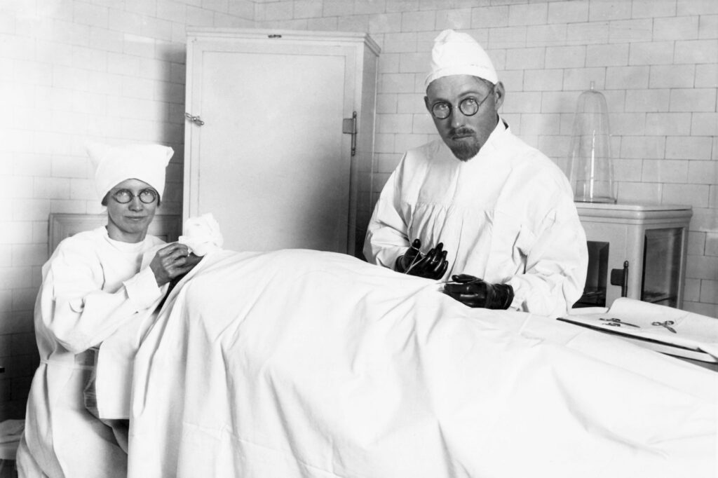 american-quack-john-r.-brinkley-got-rich-performing-the-world’s-weirdest-surgery