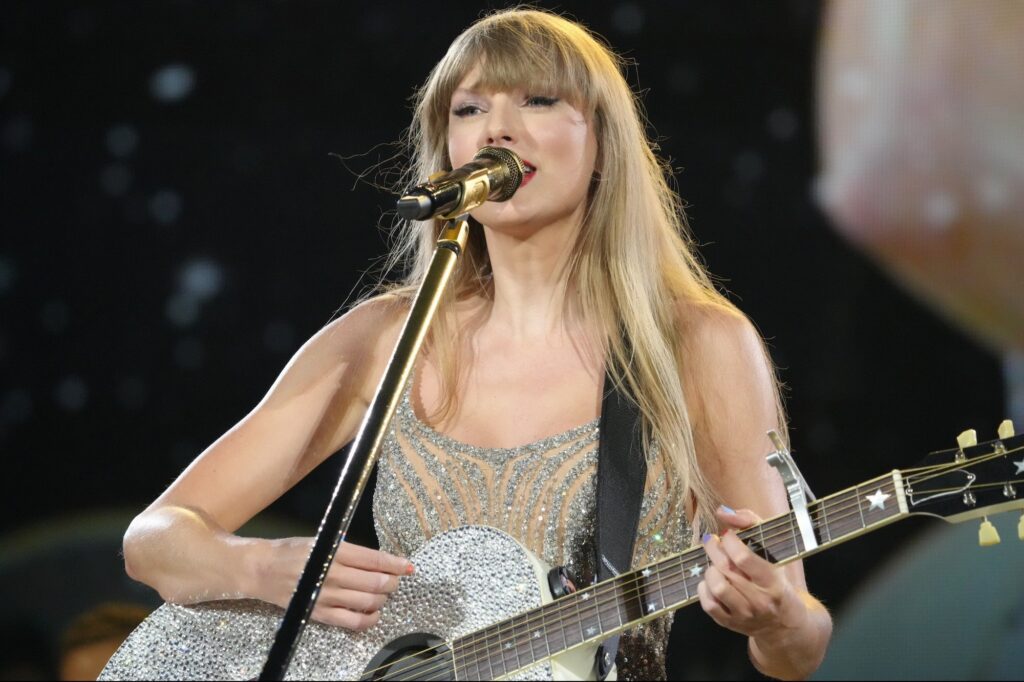 taylor-swift-gifted-truck-drivers-on-her-tour-$100,000-each,-bonuses-to-staff-totaling-over-$55-million