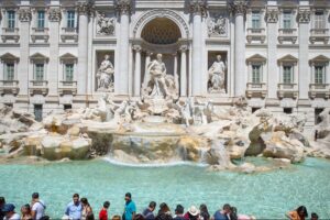 ‘what-was-she-thinking?’:-video-footage-shows-tourist-scaling-trevi-fountain-to-fill-water-bottle