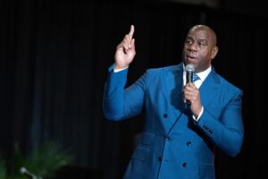 magic-johnson,-shark-tank’s-daymond-john-and-other-celebrity-entrepreneurs-share-unfiltered-advice-for-business-success