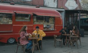 budget-friendly-bites:-how-to-use-dining-offers-and-coupons-that-make-eating-out-more-affordable?