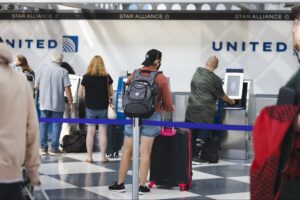 united-airlines-grounds-all-departing-flights-nationwide-due-to-‘equipment-outage’
