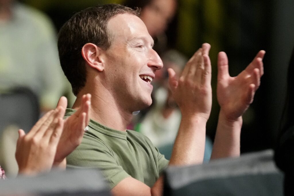video-shows-meta-ceo-mark-zuckerberg-sparring-with-mma-fighters-on-a-floating-barge