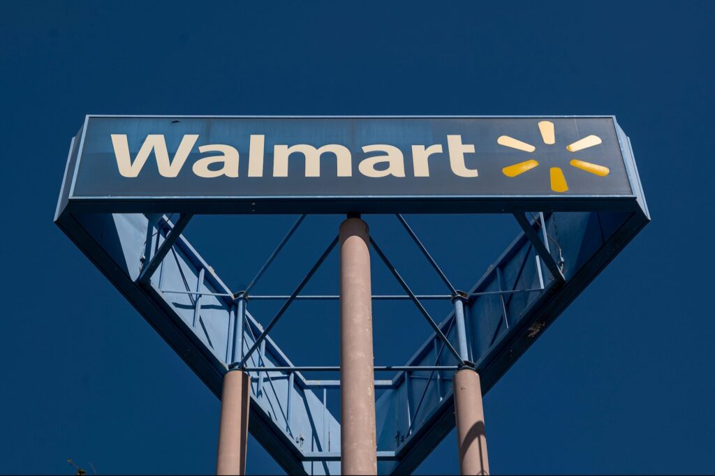 america’s-largest-private-employer-is-reducing-starting-pay-for-new-workers-here’s-why-—-and-what-it-means-for-retail.