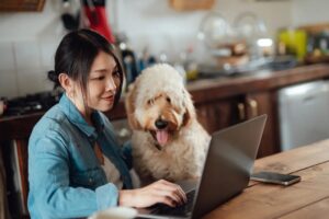 meet-the-typical-remote-worker,-who-makes-good-money,-runs-errands-during-the-day,-and-will-take-a-pay-cut-to-avoid-rto