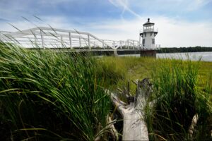 11-injured-after-‘screams’-and-‘collapsing-sound’-are-heard-as-bridge-to-maine-lighthouse-falls
