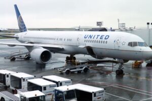 ‘we-saw-the-tarmac-and-land-rapidly-disappear-under-us’:-united-airlines-flight-forced-to-abort-landing-after-aircraft-was-blocking-runway