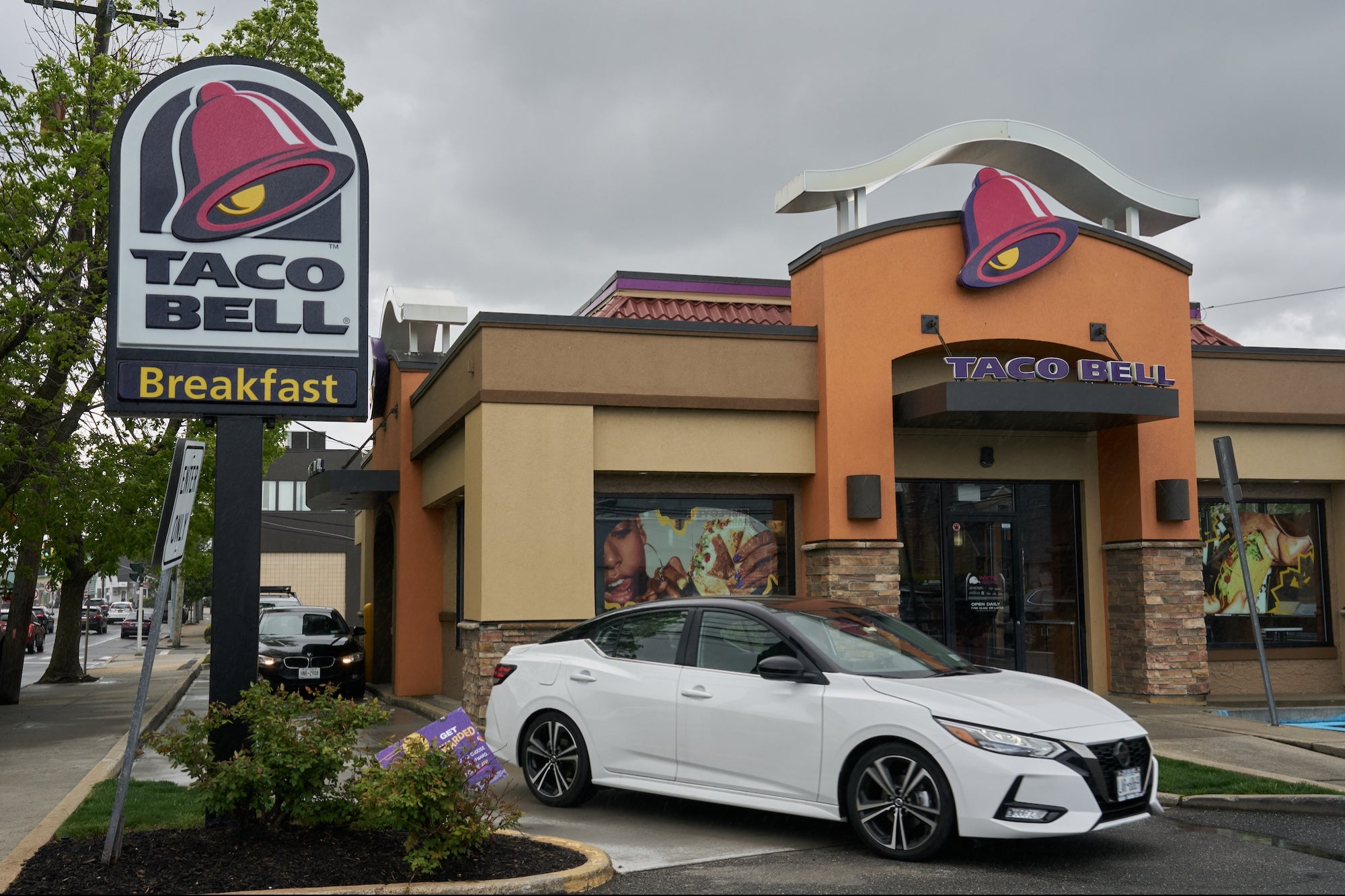 Taco Bell Employee Charged With Fraud, Theft After Stealing Customer Credit Card Information