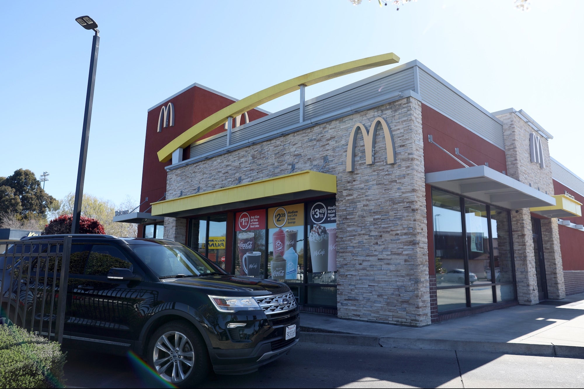 ‘Nobody Helped Her Whatsoever’: Elderly Woman Sues McDonald’s For ‘Severe Burns’ After Spilling Hot Coffee