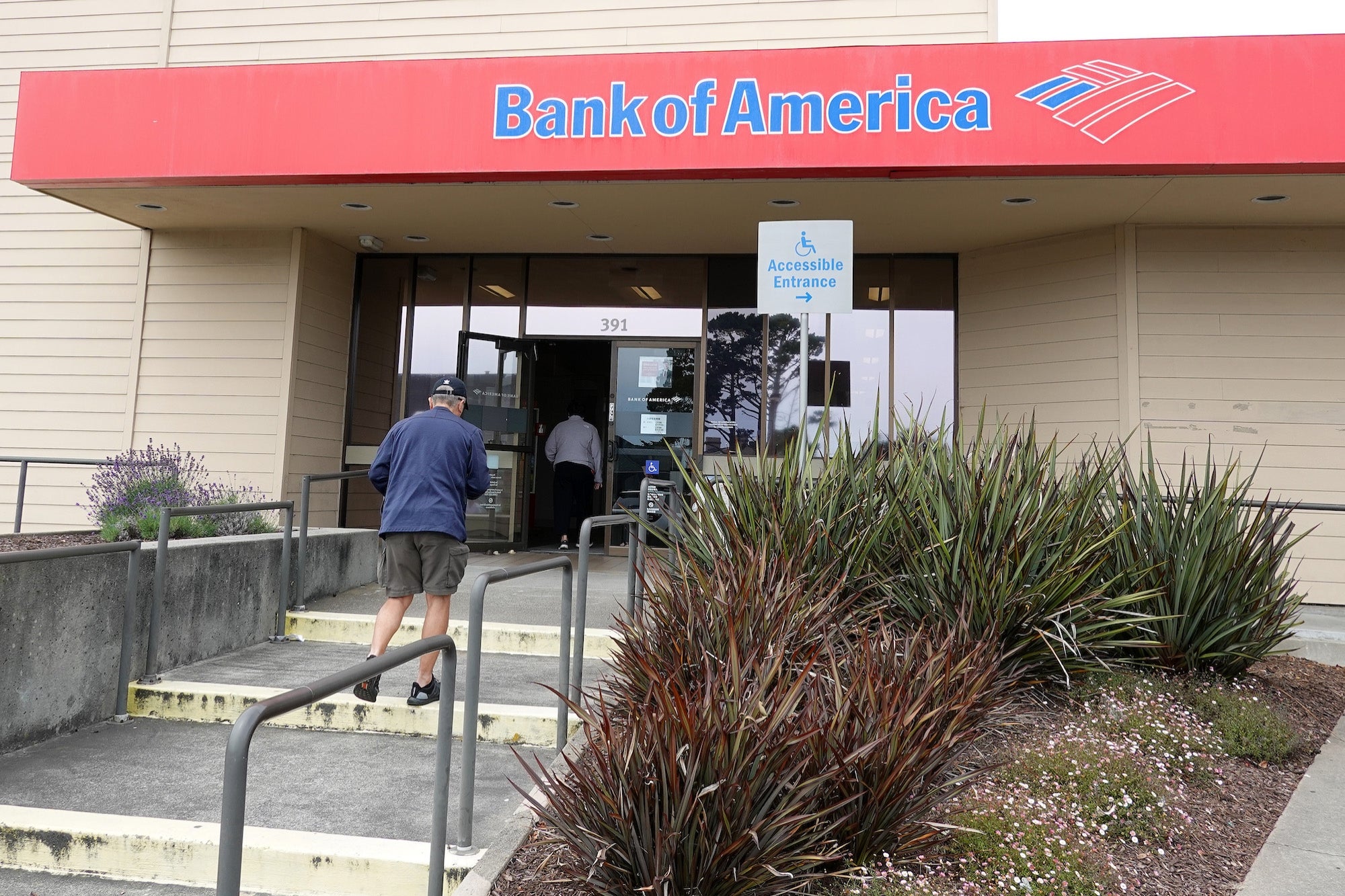 Bank of America Is Raising Its Minimum Wage — Up 53% Since 2017. Here’s What Full-Time Salaries Will Look Like.