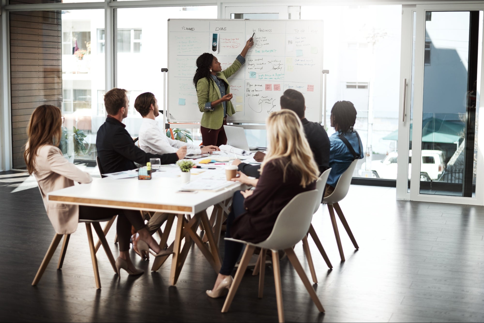Pros or Pretenders? How to Choose a Reliable PR Agency in 6 Steps
