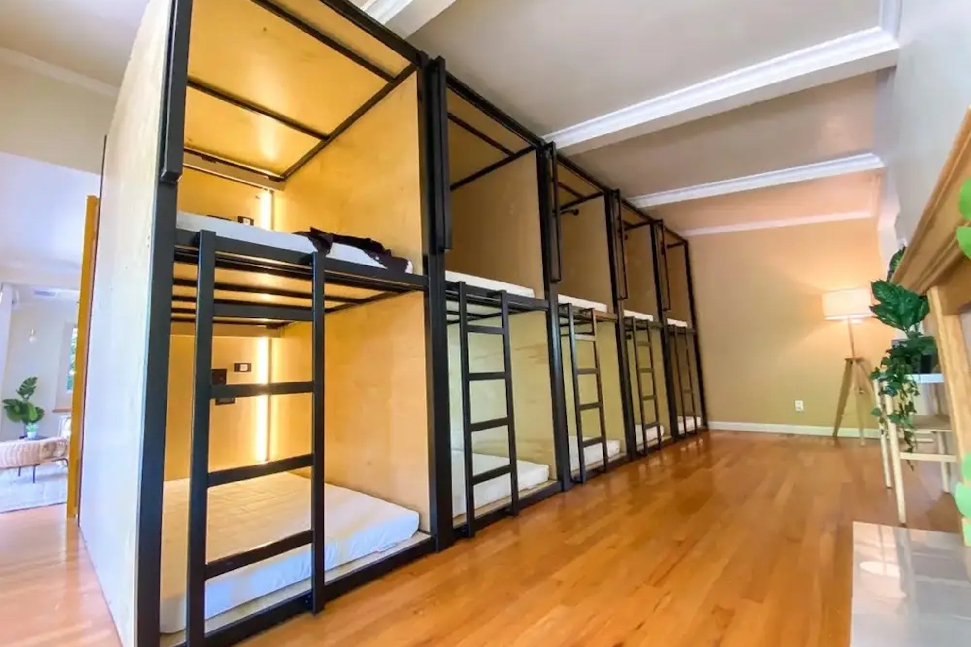 Tech Workers Are Paying Up to $900 a Month for Tiny Bed ‘Pods’ in San Francisco