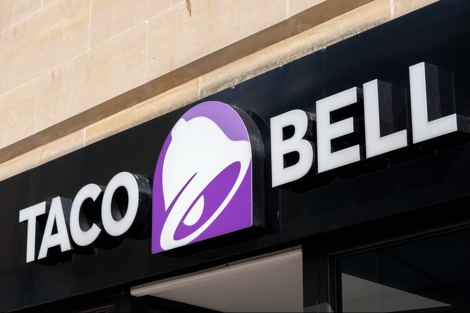 Taco Bell Customer Opens Fire Over Incorrect Change, Employee Sustains ‘Life-Threatening’ Injuries