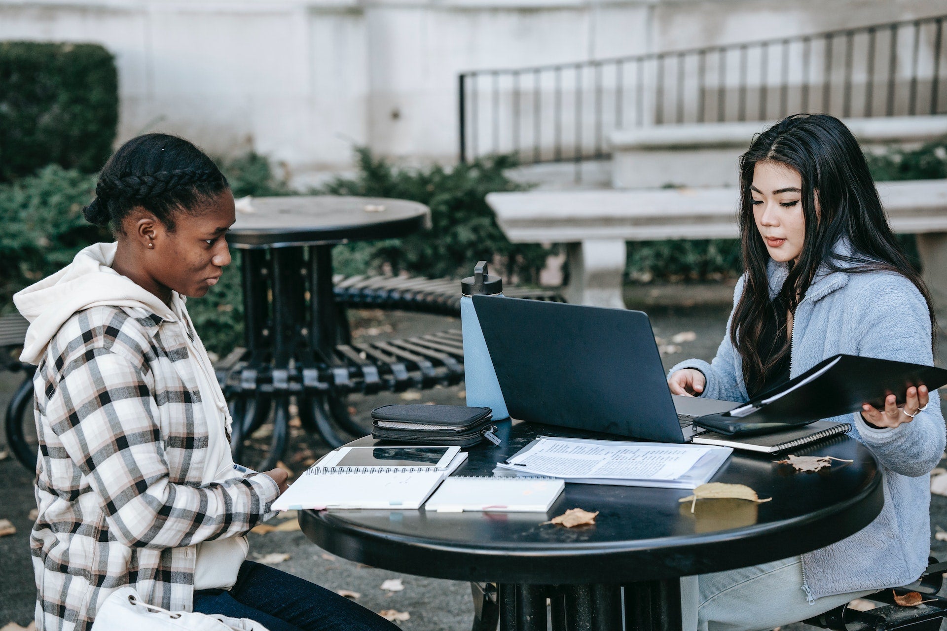 Task List vs. Calendar Reminders: Which is Better in Outlook?
