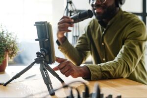 from-side-hustle-to-full-time-success-—-6-ways-to-turn-niche-interests-into-profitable-ventures