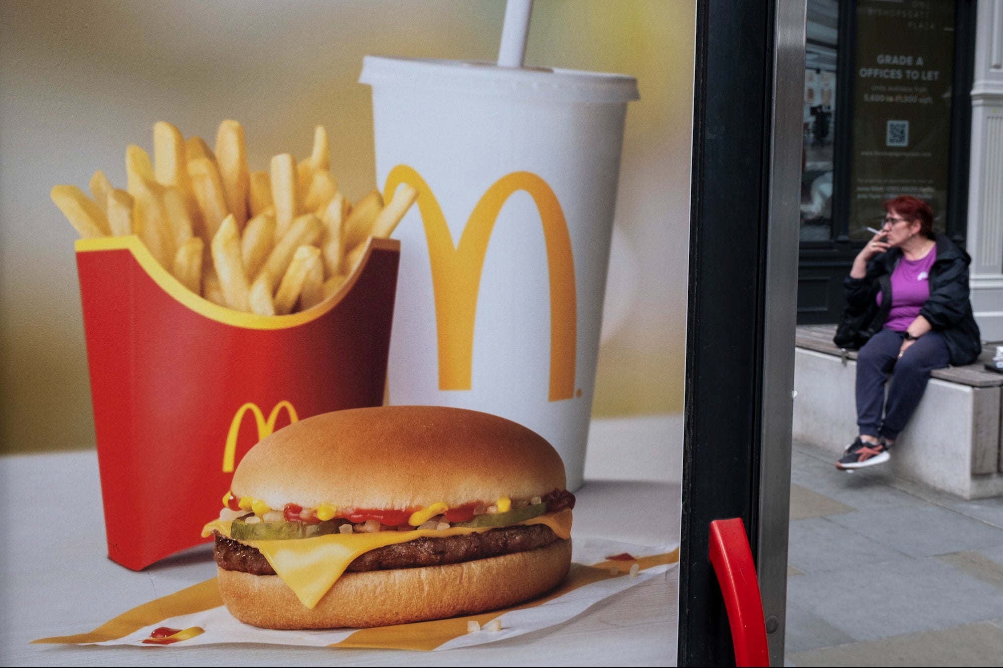 Judge Dismisses Lawsuit Accusing Wendy’s and McDonald’s of Size Exaggeration in Ads