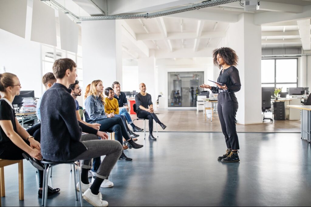 does-mandatory-diversity-training-work?-a-dei-expert-reveals-the-pros-and-cons.