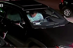 video:-grubhub-driver-caught-by-restaurant-owner-sneaking-bites-of-customer’s-food