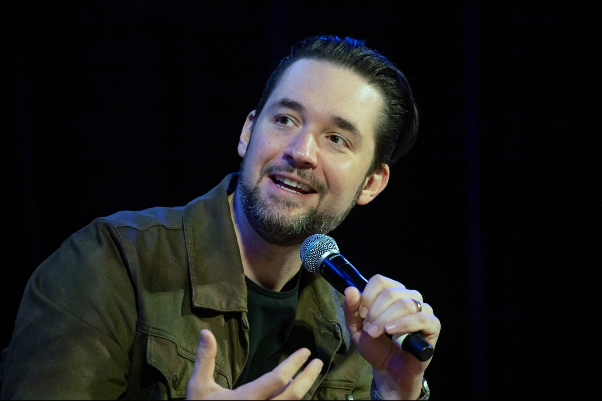 Reddit Co-Founder Alexis Ohanian Says the ‘Surfer Mindset’ Is the ‘Right’ Approach in Business and in Life. Here’s Why.