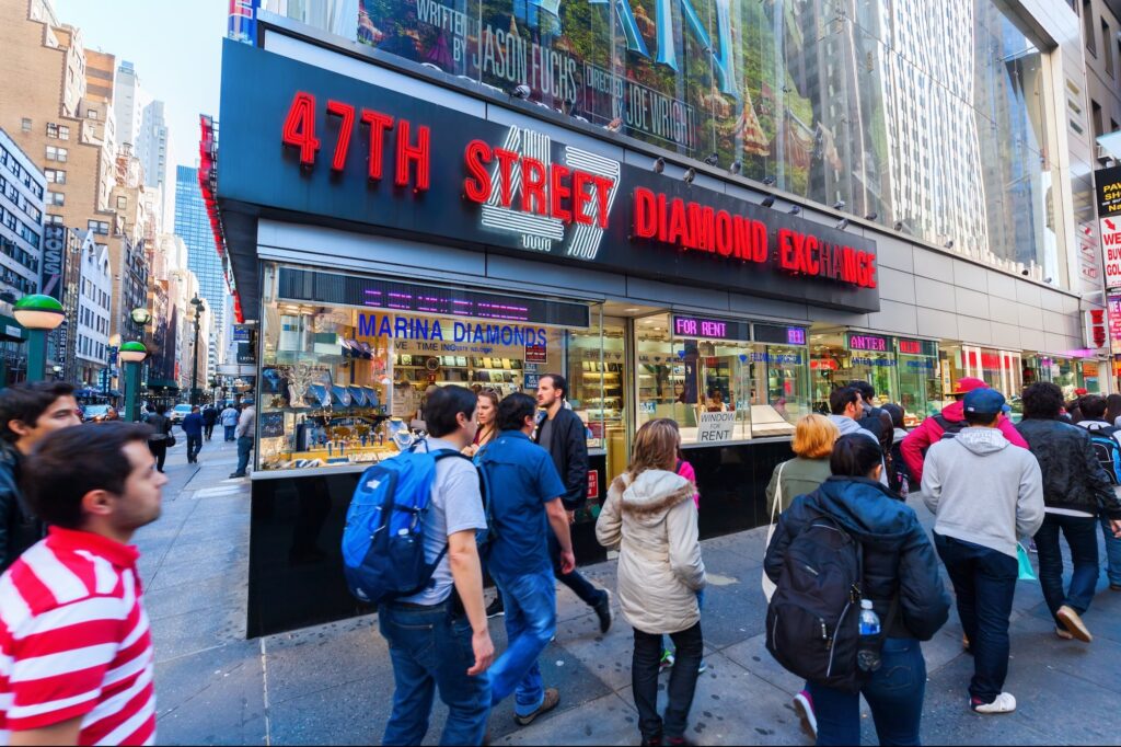 jewelry-store-customer-trapped-in-safe-room-for-10-hours-overnight