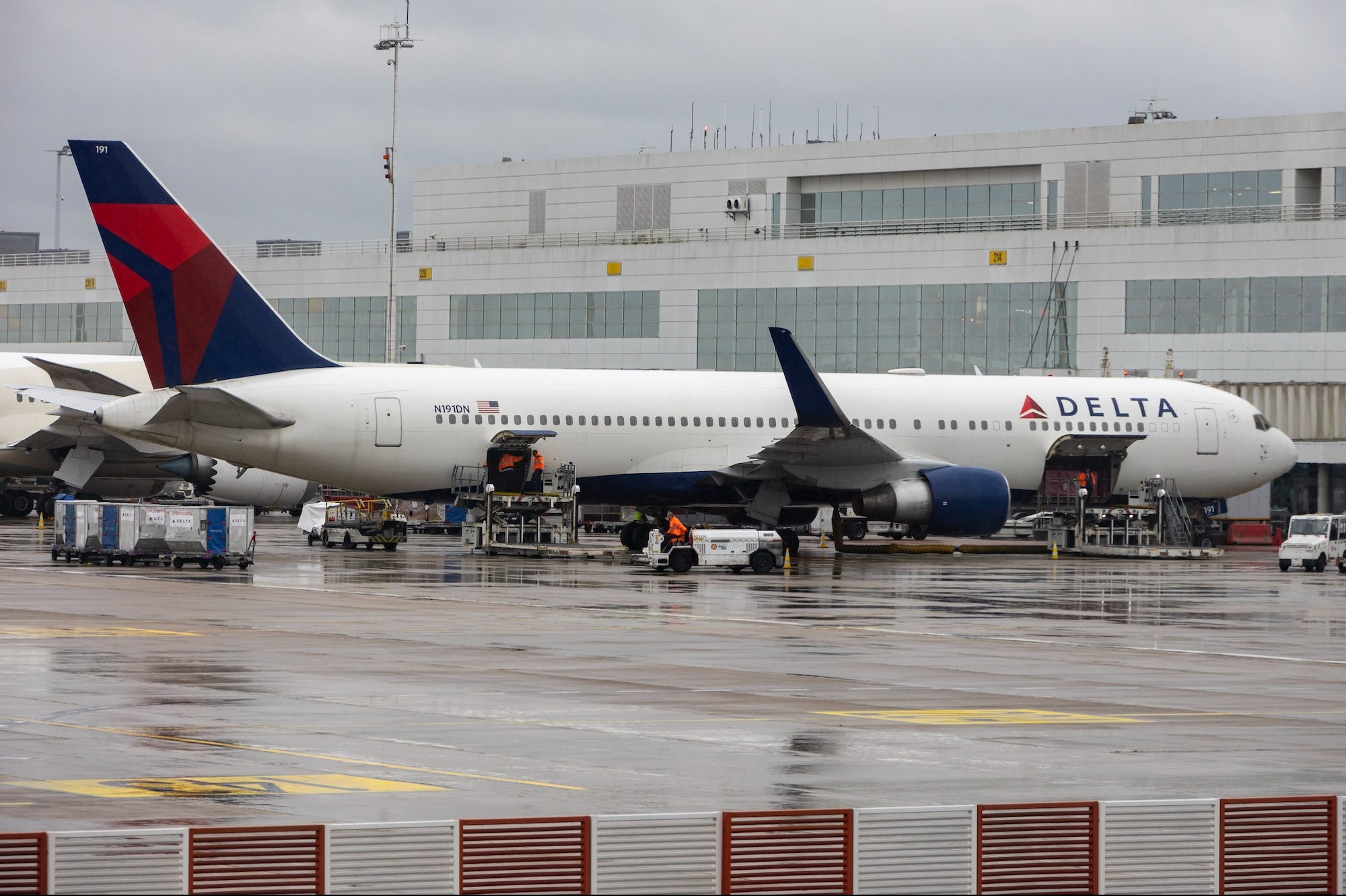 Armed Delta Co-Pilot Indicted After Threatening to Shoot Captain ‘Multiple Times’ Mid-Flight