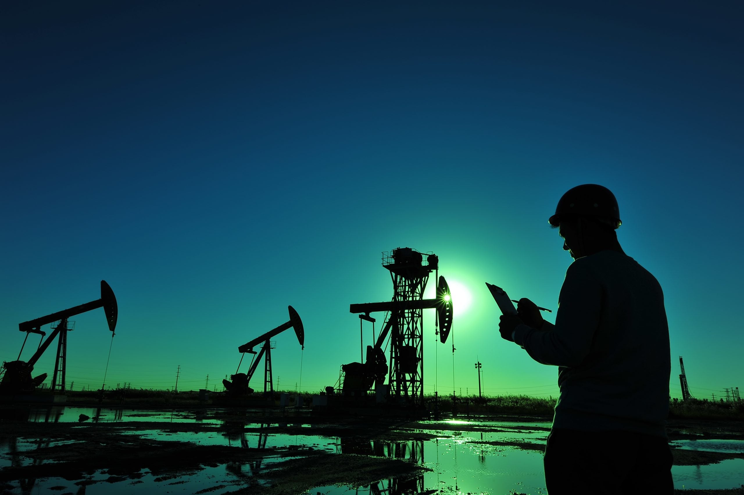 4 Top Oil & Gas Stocks to Buy Under $15 in November