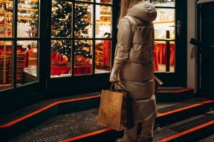 how-to-make-your-customers-(and-employees)-love-returns-this-holiday-season