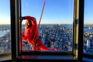 jared-leto-scales-the-empire-state-building-in-boundary-pushing-publicity-stunt:-photos