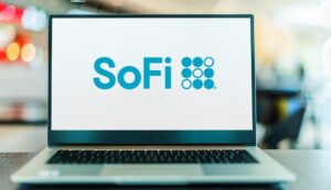 sofi’s-financial-landscape:-insider-moves,-and-valuation-puzzles