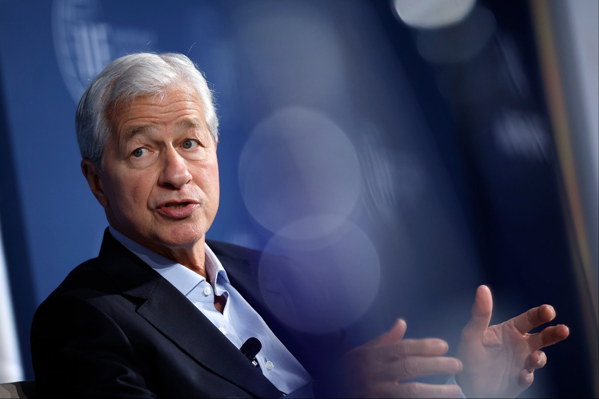 ‘Five Is Ideal’: JPMorgan Will Reportedly Follow Amazon, Walmart With Strict Return-to-Office Policy