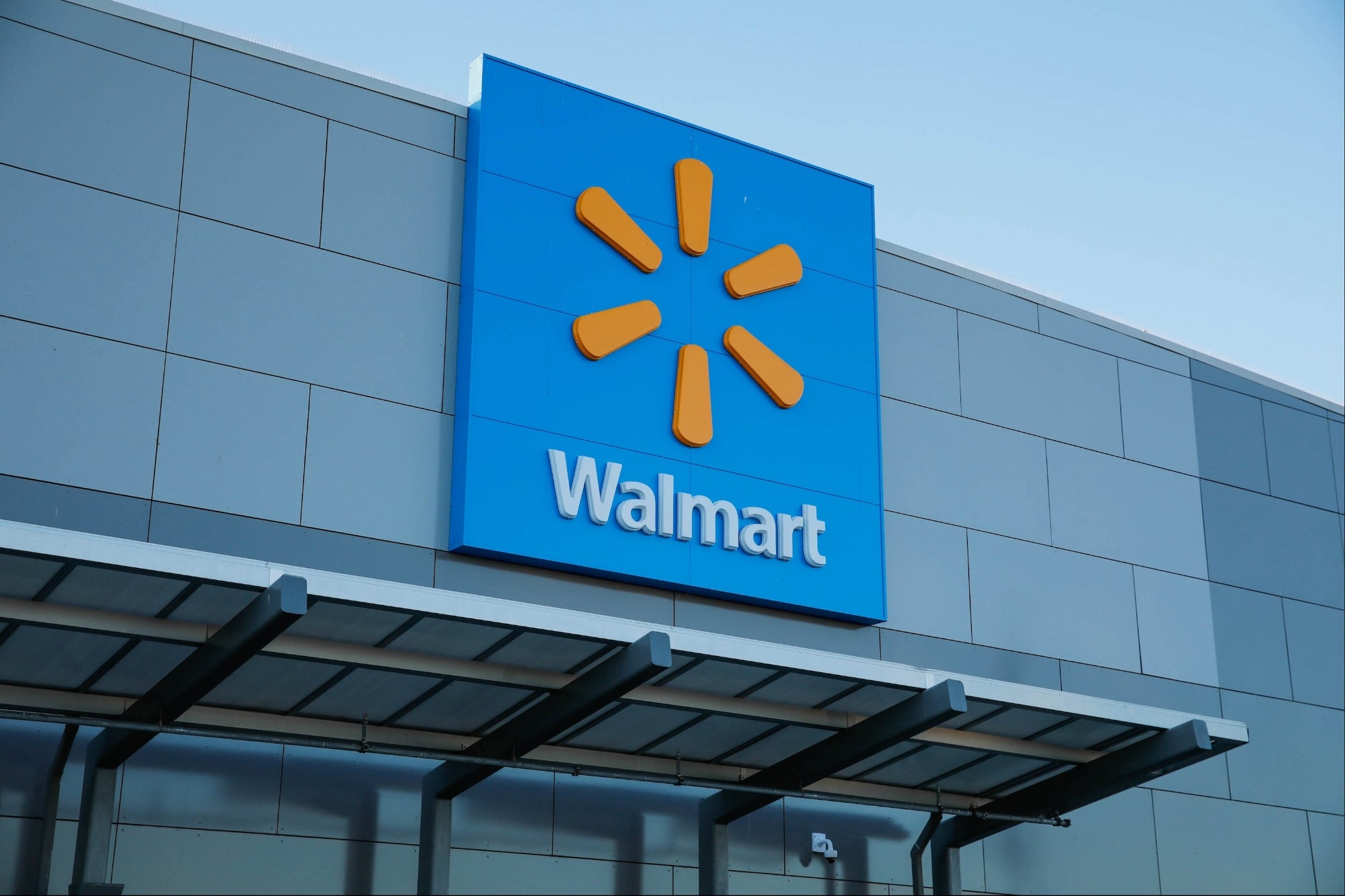 Top-Performing Walmart Managers Can Now Make $620,000 a Year