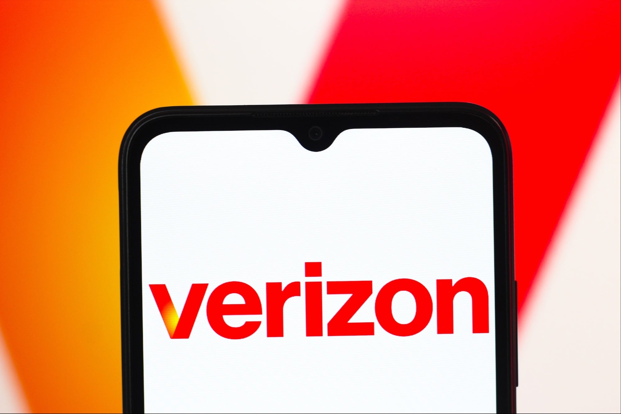 Verizon Tries to Steal ‘Top Talent’ From Rival AT&T With Email Promoting Its Hybrid and Remote Roles