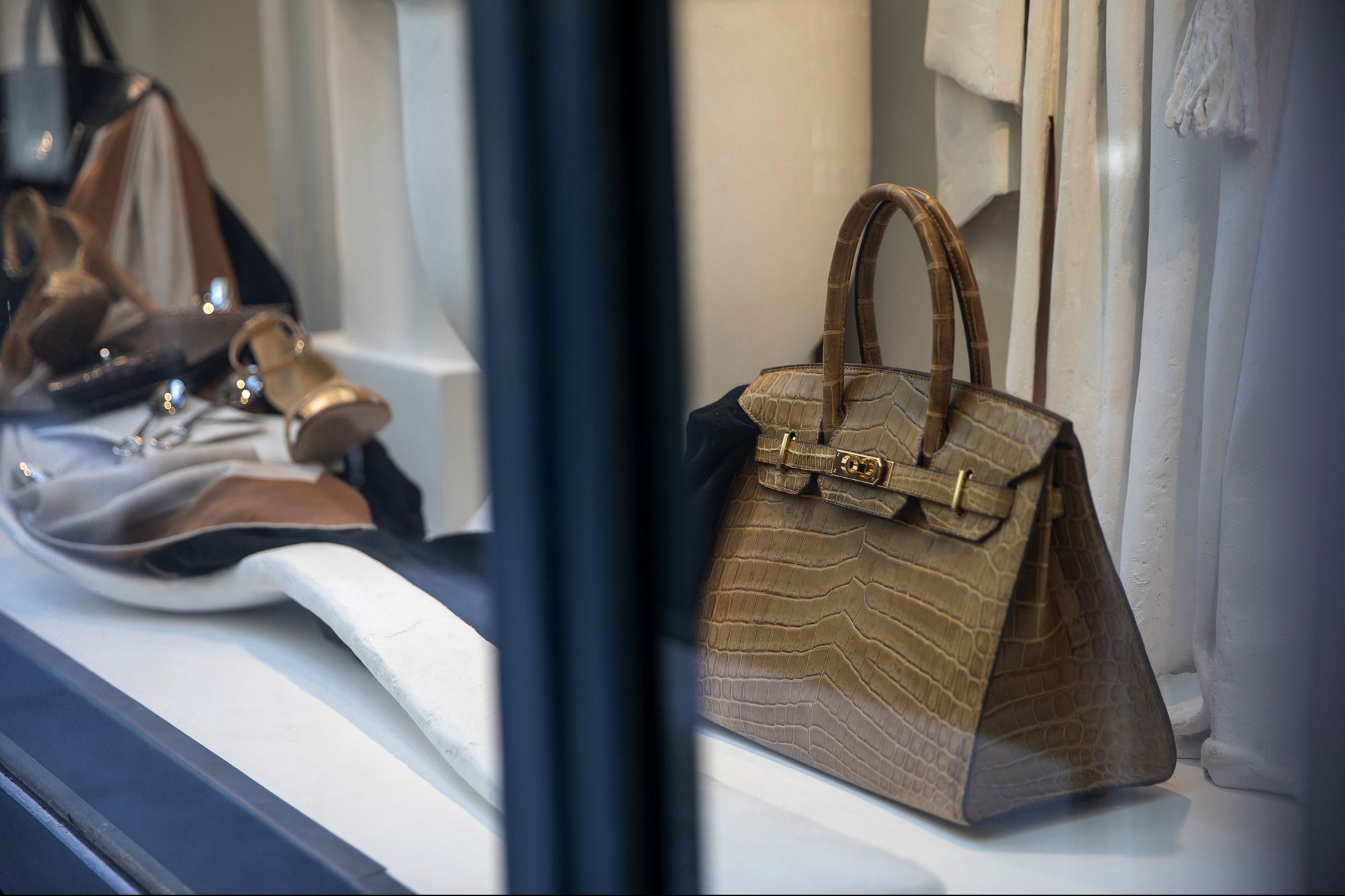 How Entrepreneurs Can Tap Into What Really Drives the Ultra-Wealthy and Build a Brand They Can’t Resist