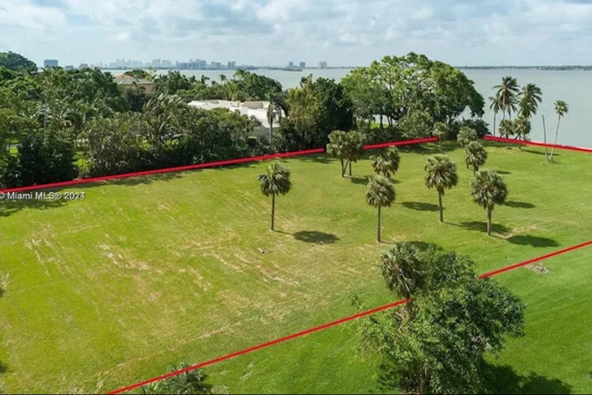 Jeff Bezos’ Neighbors Just Sold Their Land. Here’s How Much It Costs to Live Next to the Amazon Founder.