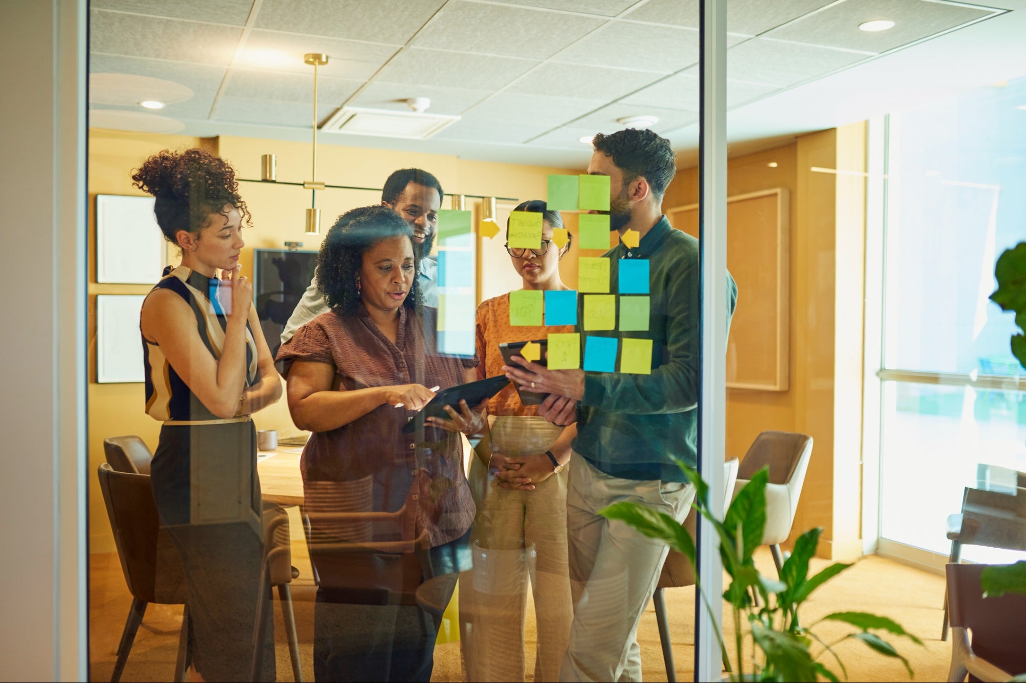 Want to Lead Better? Stop Confusing These 2 Roles